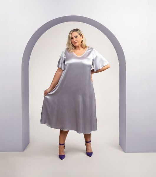 Pomladni plus size modeli, s katerimi boste blestele na svečanih dogodkih