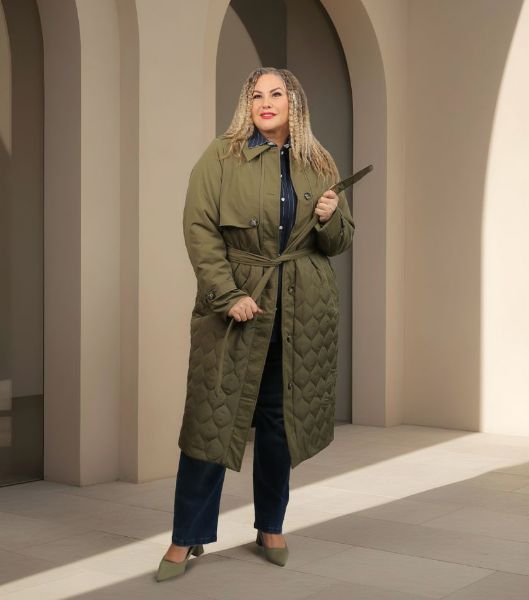 Popolne jakne in plašči za večje številke: kako izbrati model, ki bo zdržal leta